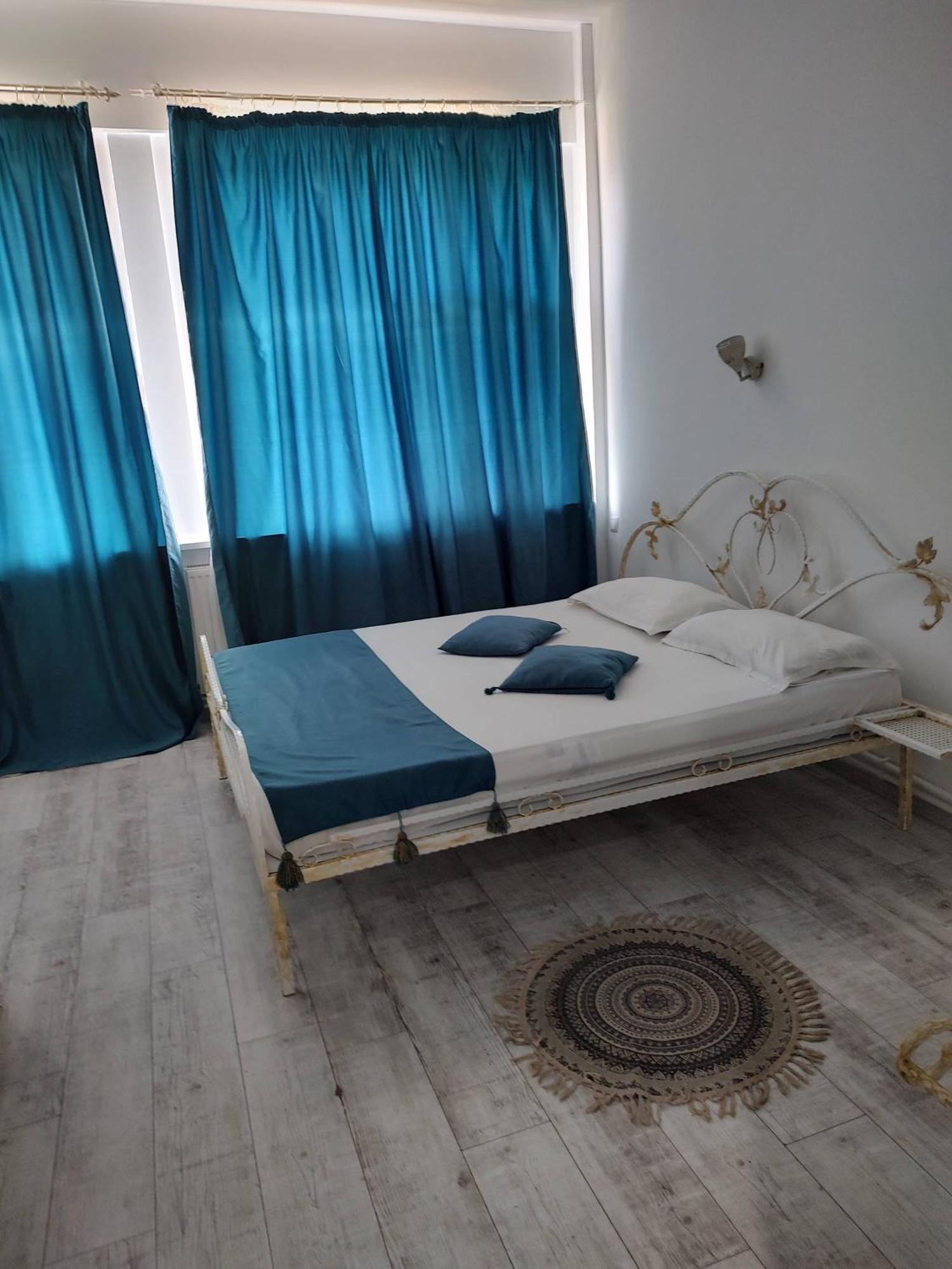Puzzle Magic Bed & Breakfast Pitesti Ngoại thất bức ảnh