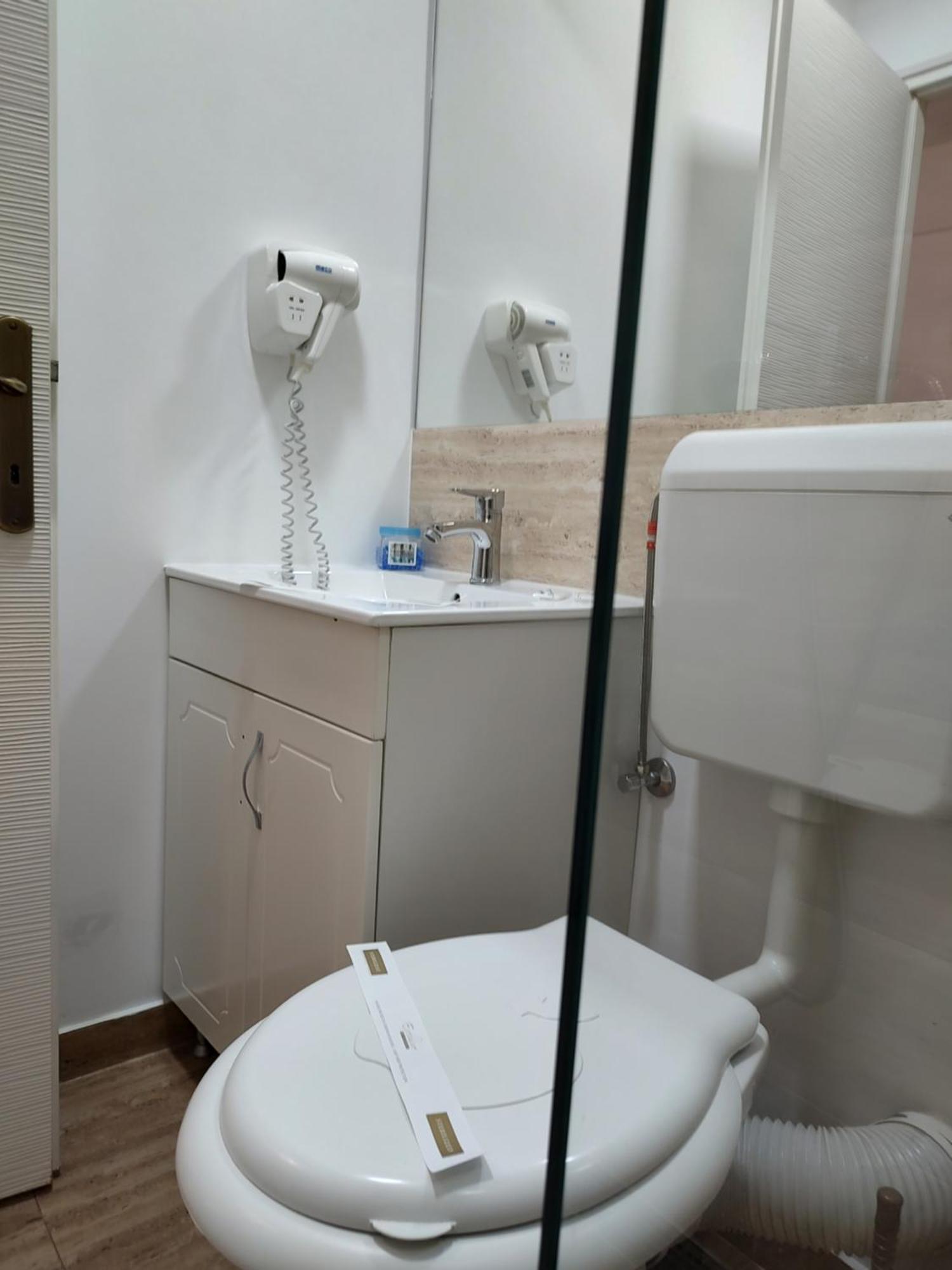 Puzzle Magic Bed & Breakfast Pitesti Ngoại thất bức ảnh