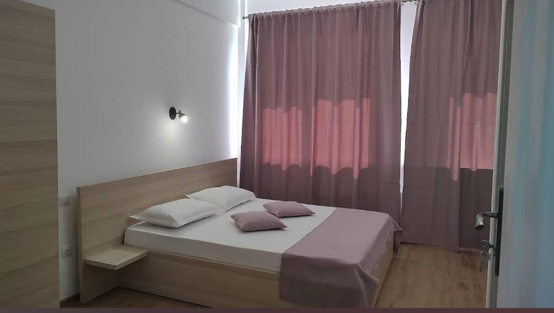 Puzzle Magic Bed & Breakfast Pitesti Ngoại thất bức ảnh